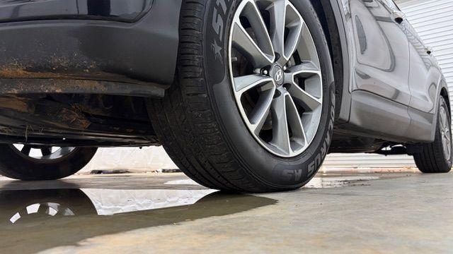 2018 Black Hyundai Santa Fe SE Ultimate (KM8SN4HF4JU) with an 3.3L V6 DOHC 24V engine, 6-Speed Automatic transmission, located at 1806 Veterans Memorial Hwy SW, Austell, GA, 30168, (770) 944-9558, 33.817959, -84.606987 - Photo#21