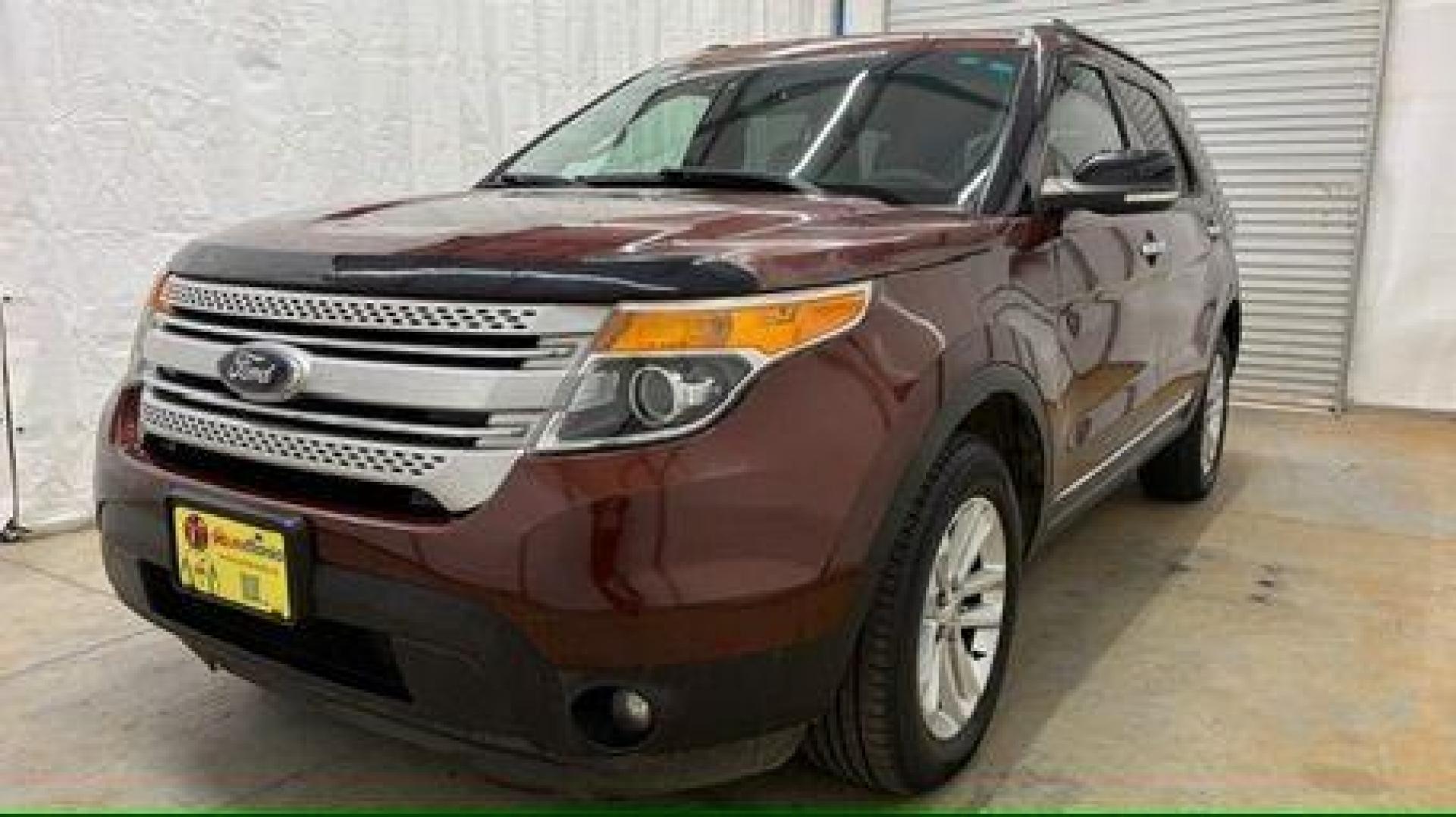 2015 Maroon Ford Explorer XLT 4WD (1FM5K8D80FG) with an 3.5L V6 DOHC 24V engine, 6-Speed Automatic transmission, located at 1806 Veterans Memorial Hwy SW, Austell, GA, 30168, (770) 944-9558, 33.817959, -84.606987 - Photo#0