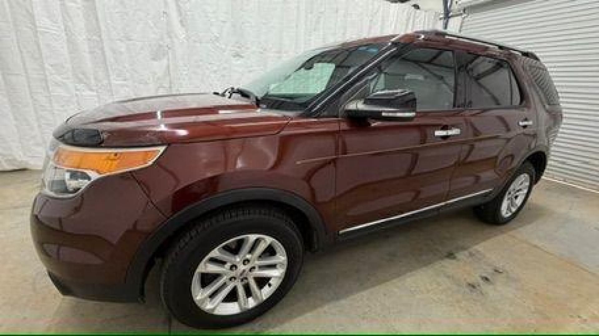 2015 Maroon Ford Explorer XLT 4WD (1FM5K8D80FG) with an 3.5L V6 DOHC 24V engine, 6-Speed Automatic transmission, located at 1806 Veterans Memorial Hwy SW, Austell, GA, 30168, (770) 944-9558, 33.817959, -84.606987 - Photo#1