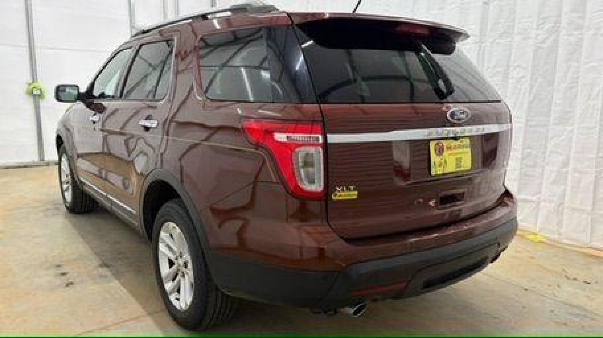 2015 Maroon Ford Explorer XLT 4WD (1FM5K8D80FG) with an 3.5L V6 DOHC 24V engine, 6-Speed Automatic transmission, located at 1806 Veterans Memorial Hwy SW, Austell, GA, 30168, (770) 944-9558, 33.817959, -84.606987 - Photo#3