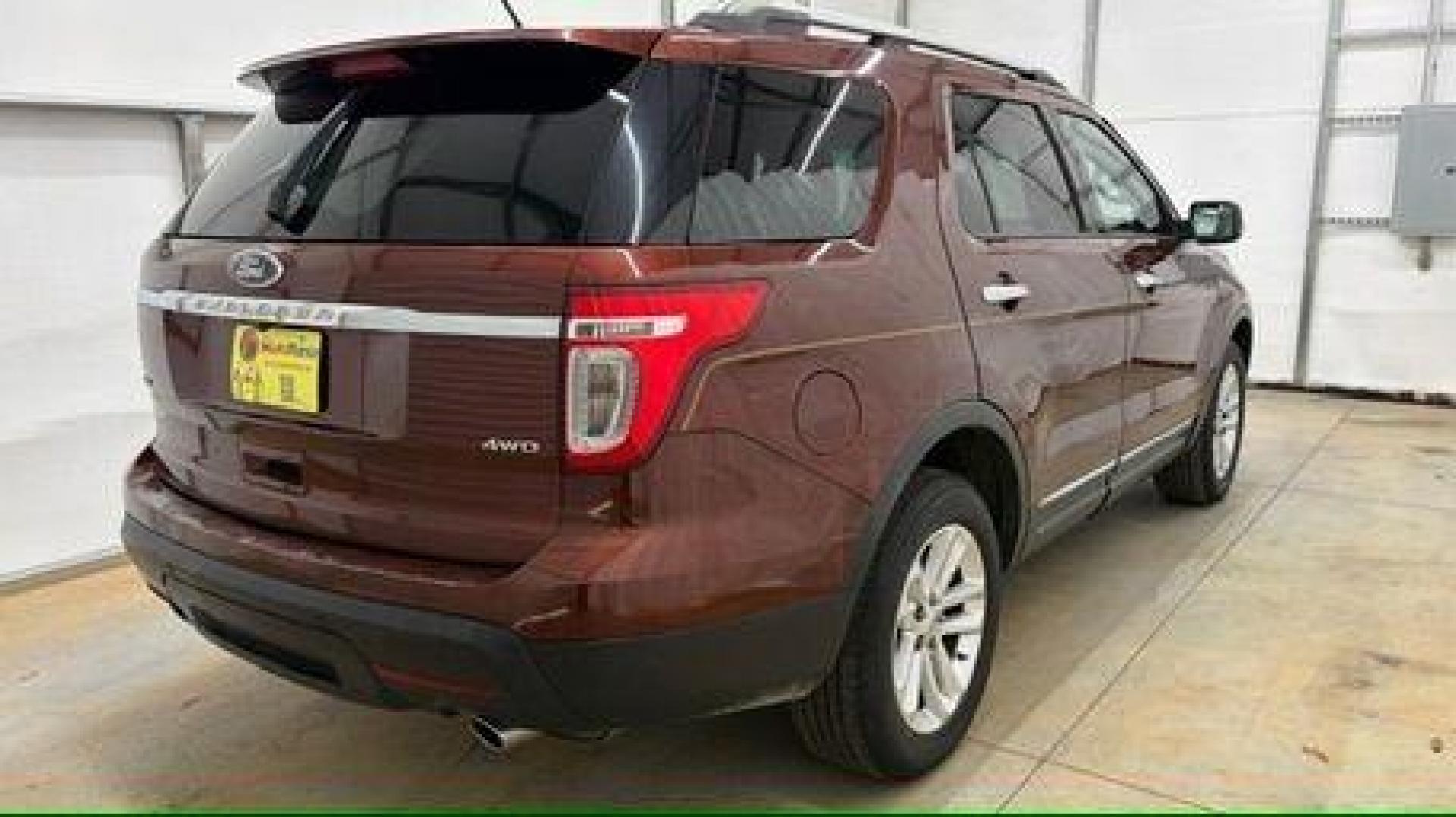 2015 Maroon Ford Explorer XLT 4WD (1FM5K8D80FG) with an 3.5L V6 DOHC 24V engine, 6-Speed Automatic transmission, located at 1806 Veterans Memorial Hwy SW, Austell, GA, 30168, (770) 944-9558, 33.817959, -84.606987 - Photo#6