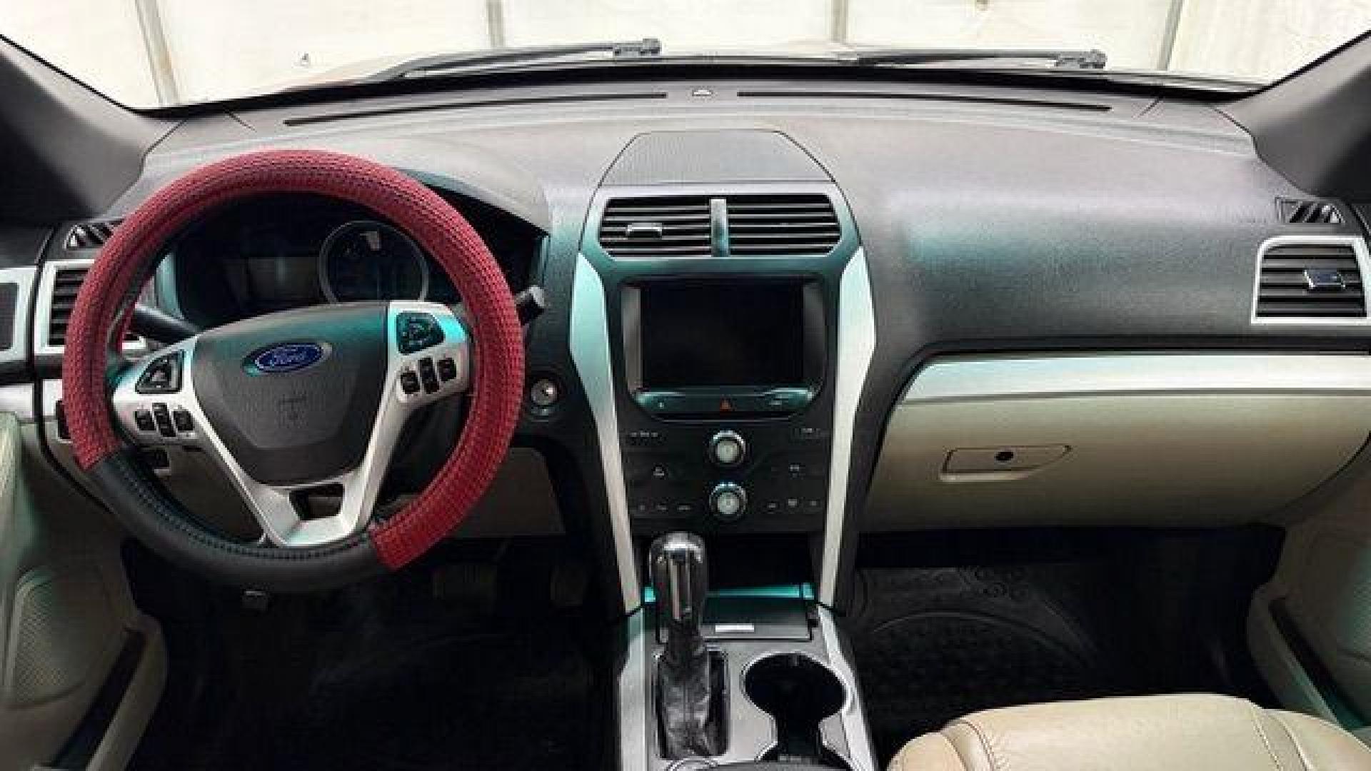 2015 Maroon Ford Explorer XLT 4WD (1FM5K8D80FG) with an 3.5L V6 DOHC 24V engine, 6-Speed Automatic transmission, located at 1806 Veterans Memorial Hwy SW, Austell, GA, 30168, (770) 944-9558, 33.817959, -84.606987 - Photo#17