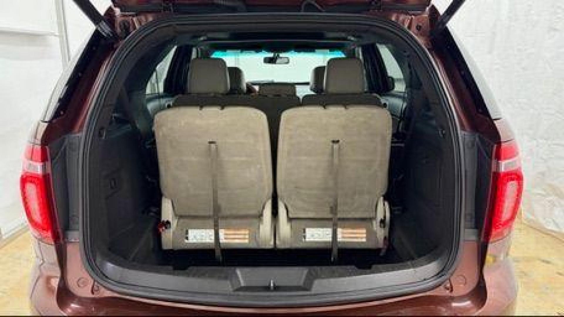 2015 Maroon Ford Explorer XLT 4WD (1FM5K8D80FG) with an 3.5L V6 DOHC 24V engine, 6-Speed Automatic transmission, located at 1806 Veterans Memorial Hwy SW, Austell, GA, 30168, (770) 944-9558, 33.817959, -84.606987 - Photo#18