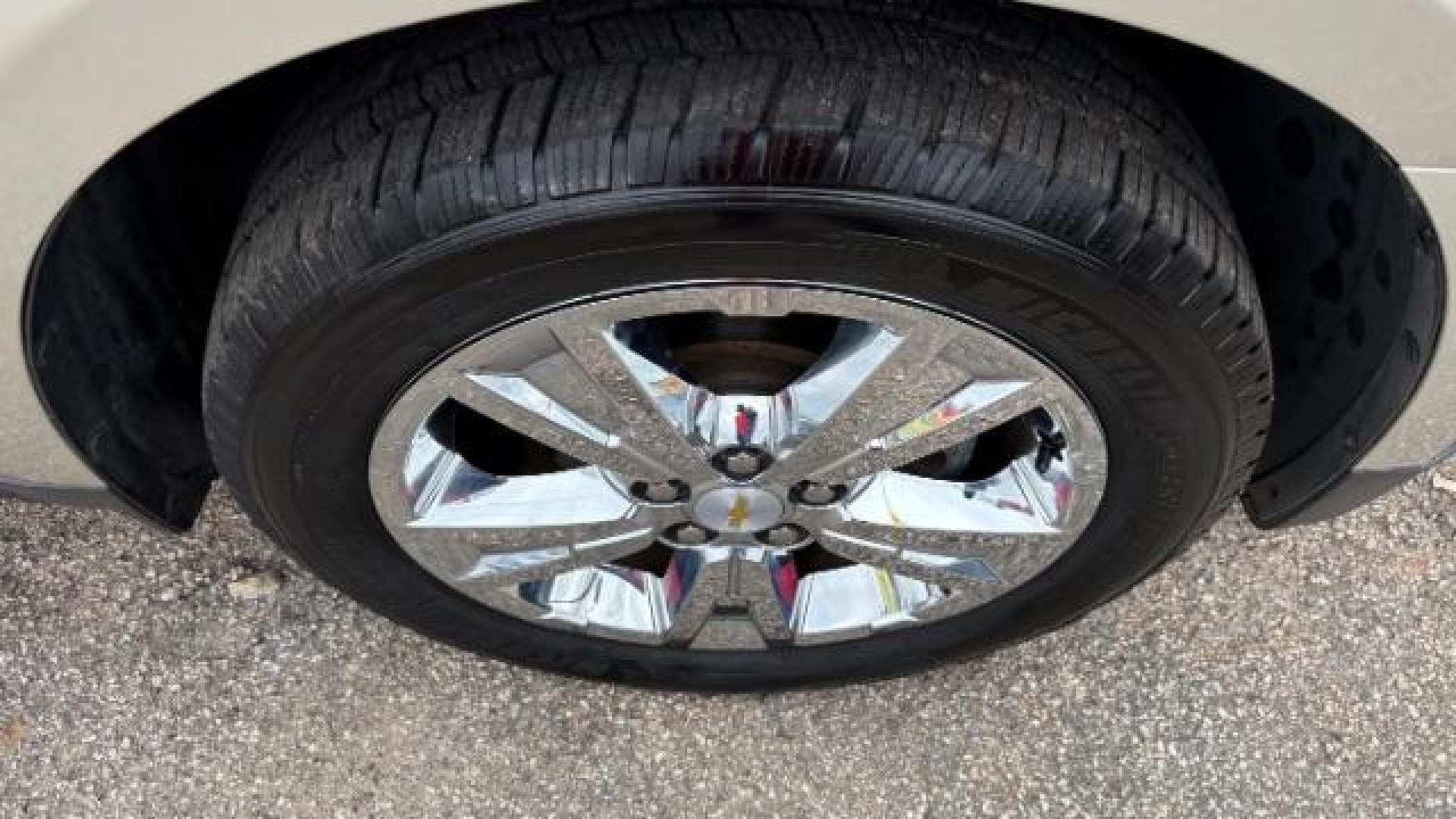 2014 Silver Chevrolet Equinox LTZ (2GNFLDE38E6) with an 2.4L I-4 gasoline direct injection engine, located at 1806 Veterans Memorial Hwy SW, Austell, GA, 30168, (770) 944-9558, 33.817959, -84.606987 - Photo#9