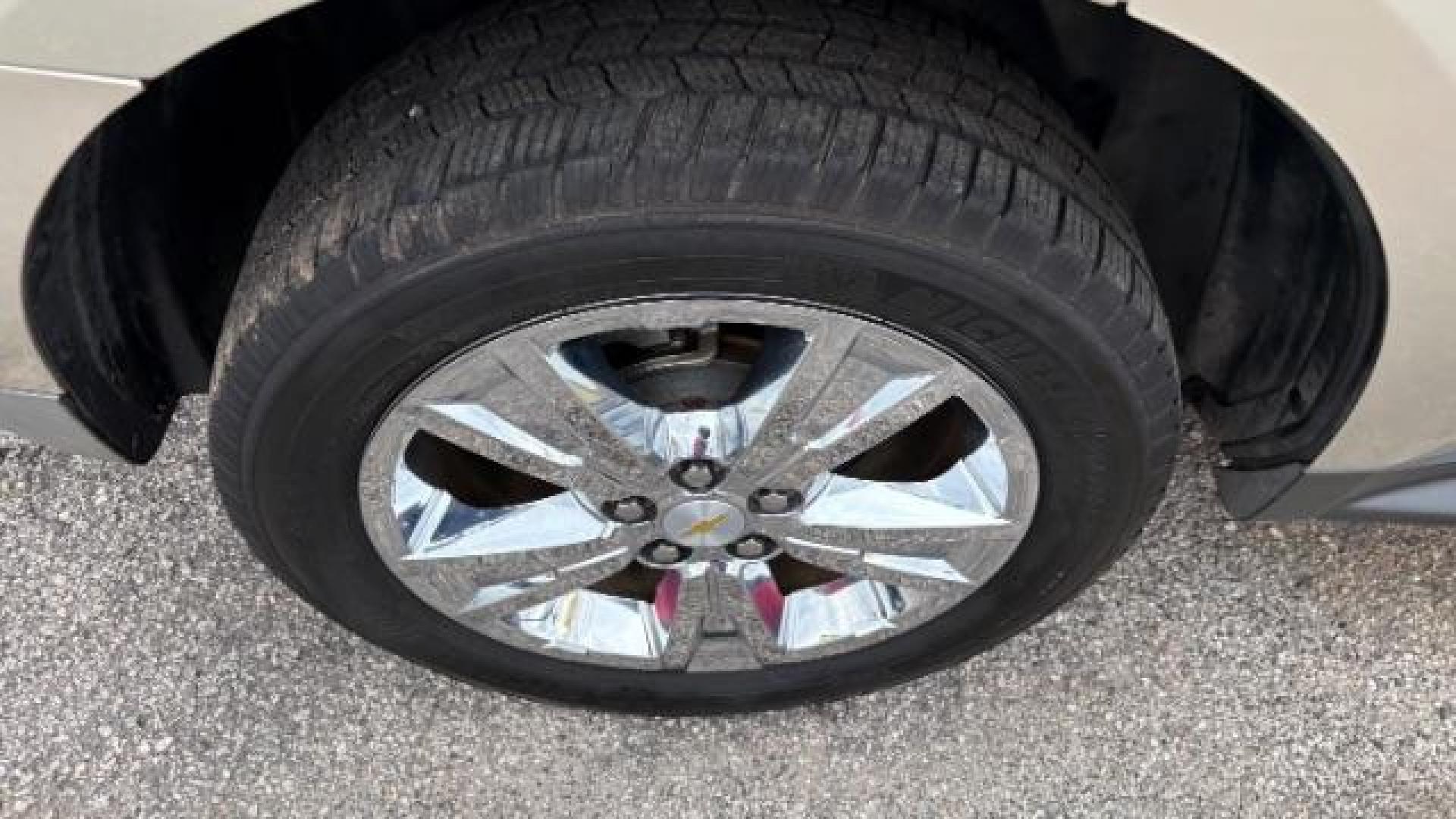 2014 Silver Chevrolet Equinox LTZ (2GNFLDE38E6) with an 2.4L I-4 gasoline direct injection engine, located at 1806 Veterans Memorial Hwy SW, Austell, GA, 30168, (770) 944-9558, 33.817959, -84.606987 - Photo#10