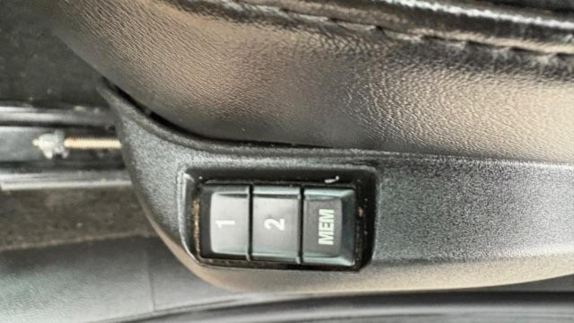 2014 Silver Chevrolet Equinox LTZ (2GNFLDE38E6) with an 2.4L I-4 gasoline direct injection engine, located at 1806 Veterans Memorial Hwy SW, Austell, GA, 30168, (770) 944-9558, 33.817959, -84.606987 - Photo#16