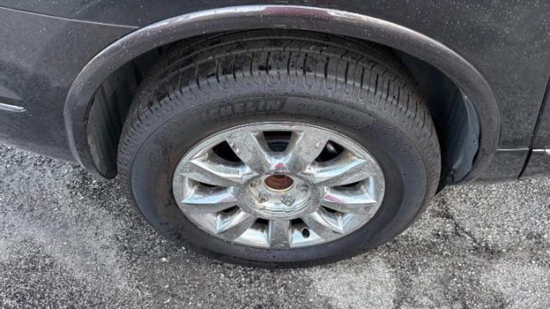 2014 Gray Buick Enclave Premium (5GAKRCKD8EJ) with an 3.6L V-6 gasoline direct injection engine, located at 1806 Veterans Memorial Hwy SW, Austell, GA, 30168, (770) 944-9558, 33.817959, -84.606987 - Photo#17