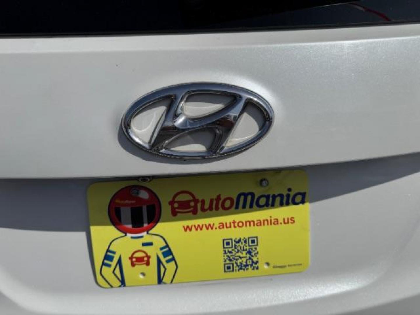 2017 White Hyundai Santa Fe Sport BASE (5NMZU3LB1HH) with an 2.4L I-4 DI DOHC engine, located at 1806 Veterans Memorial Hwy SW, Austell, GA, 30168, (770) 944-9558, 33.817959, -84.606987 - Photo#15