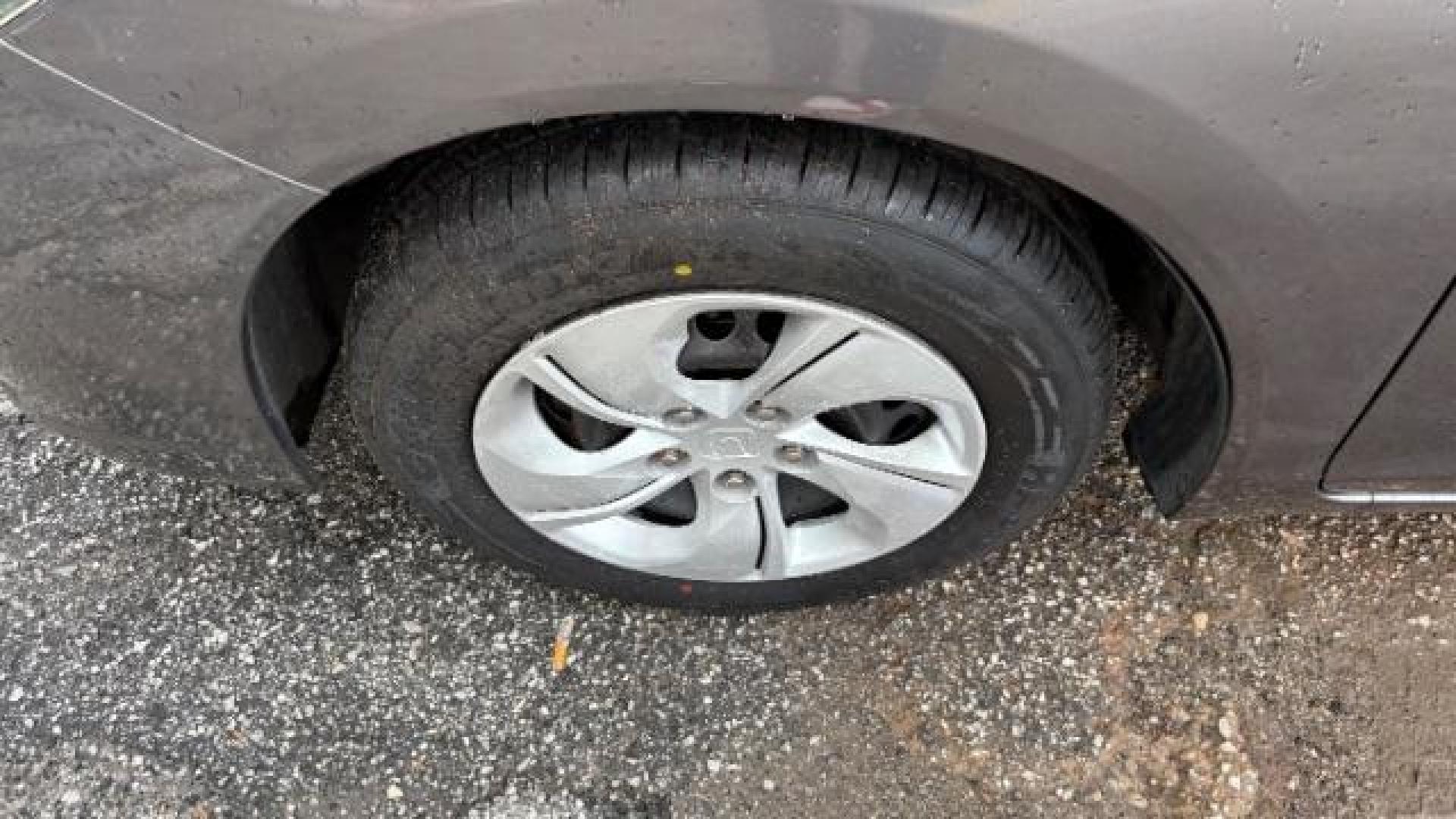2013 Gray Honda Civic LX (19XFB2F59DE) with an 1.8L I-4 MPI SOHC engine, located at 1806 Veterans Memorial Hwy SW, Austell, GA, 30168, (770) 944-9558, 33.817959, -84.606987 - Photo#9