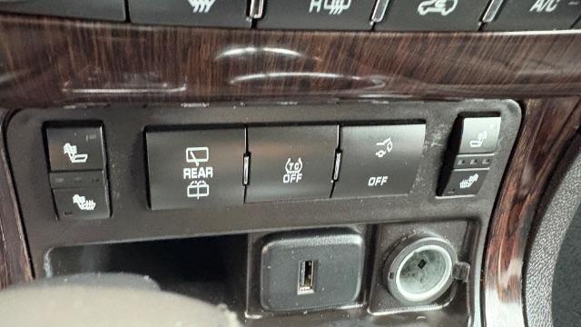 2017 Black Chevrolet Traverse 2LT (1GNKVHKD5HJ) with an 3.6L V-6 gasoline di engine, located at 1806 Veterans Memorial Hwy SW, Austell, GA, 30168, (770) 944-9558, 33.817959, -84.606987 - Photo#18