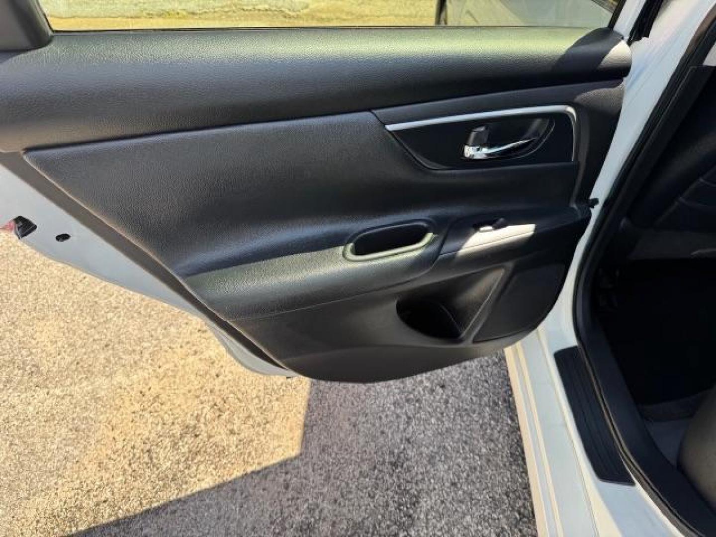 2014 White Nissan Altima 2.5 (1N4AL3AP0EC) with an 2.5L I-4 DOHC engine, located at 1806 Veterans Memorial Hwy SW, Austell, GA, 30168, (770) 944-9558, 33.817959, -84.606987 - Photo#18