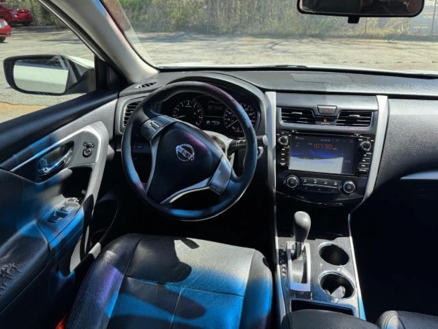 2014 White Nissan Altima 2.5 (1N4AL3AP0EC) with an 2.5L I-4 DOHC engine, located at 1806 Veterans Memorial Hwy SW, Austell, GA, 30168, (770) 944-9558, 33.817959, -84.606987 - Photo#21