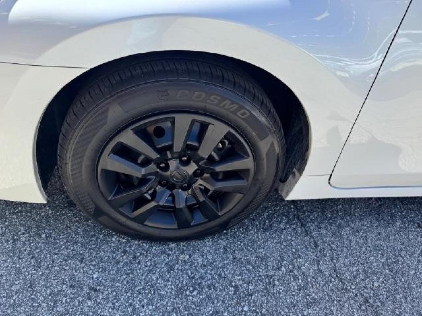 2014 White Nissan Altima 2.5 (1N4AL3AP0EC) with an 2.5L I-4 DOHC engine, located at 1806 Veterans Memorial Hwy SW, Austell, GA, 30168, (770) 944-9558, 33.817959, -84.606987 - Photo#26