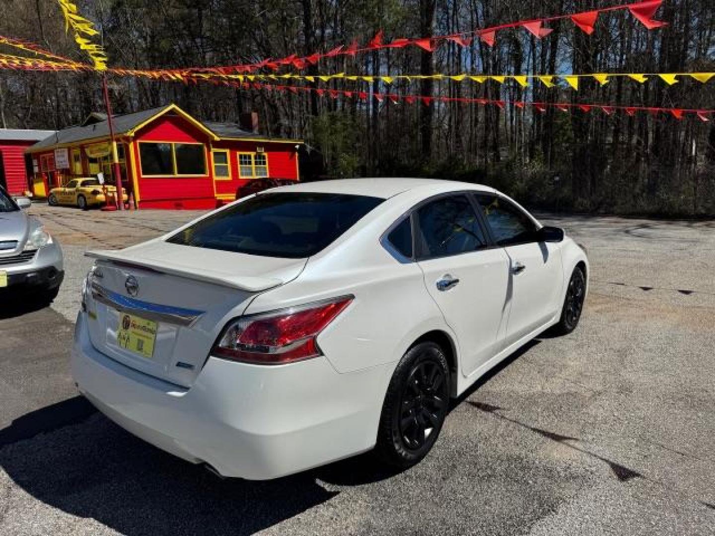 2014 White Nissan Altima 2.5 (1N4AL3AP0EC) with an 2.5L I-4 DOHC engine, located at 1806 Veterans Memorial Hwy SW, Austell, GA, 30168, (770) 944-9558, 33.817959, -84.606987 - Photo#5