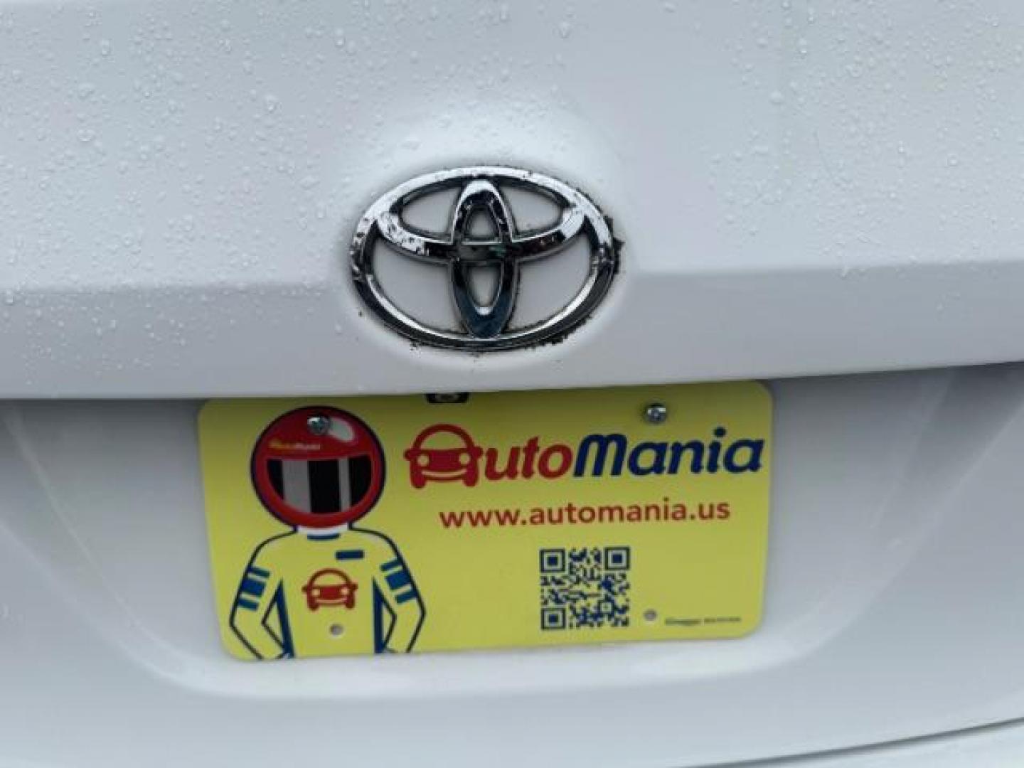2015 White Toyota Corolla LE (2T1BURHE6FC) with an 1.8L I-4 DOHC engine, located at 1806 Veterans Memorial Hwy SW, Austell, GA, 30168, (770) 944-9558, 33.817959, -84.606987 - Photo#12