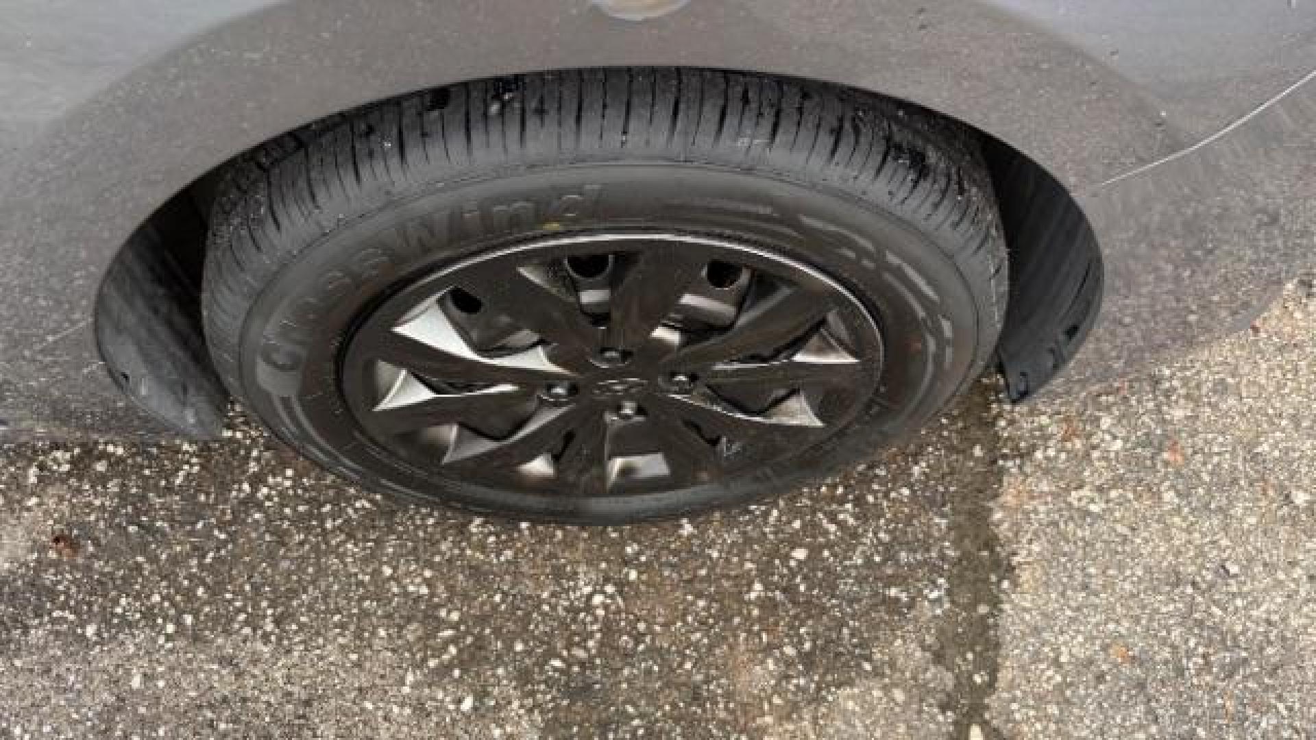 2018 Gray Hyundai Accent SE (3KPC24A3XJE) with an 1.6L I-4 gasoline direct injection engine, located at 1806 Veterans Memorial Hwy SW, Austell, GA, 30168, (770) 944-9558, 33.817959, -84.606987 - Photo#18
