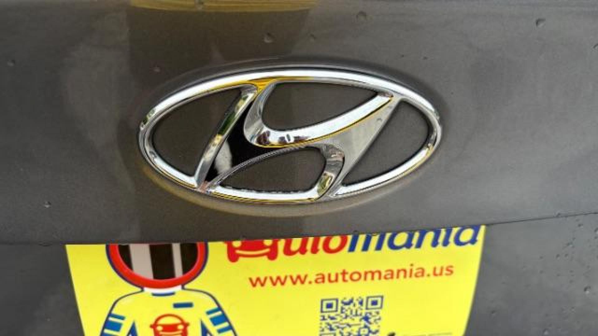 2018 Gray Hyundai Accent SE (3KPC24A3XJE) with an 1.6L I-4 gasoline direct injection engine, located at 1806 Veterans Memorial Hwy SW, Austell, GA, 30168, (770) 944-9558, 33.817959, -84.606987 - Photo#6