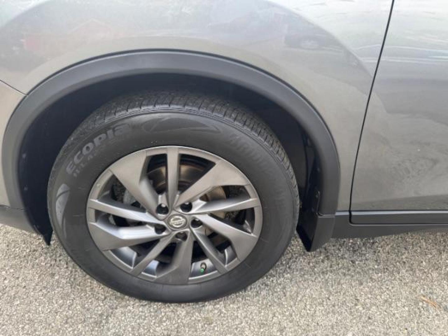 2016 GRAY Nissan Rogue SL (5N1AT2MT5GC) with an 2.5L I-4 DOHC engine, located at 1806 Veterans Memorial Hwy SW, Austell, GA, 30168, (770) 944-9558, 33.817959, -84.606987 - Photo#20
