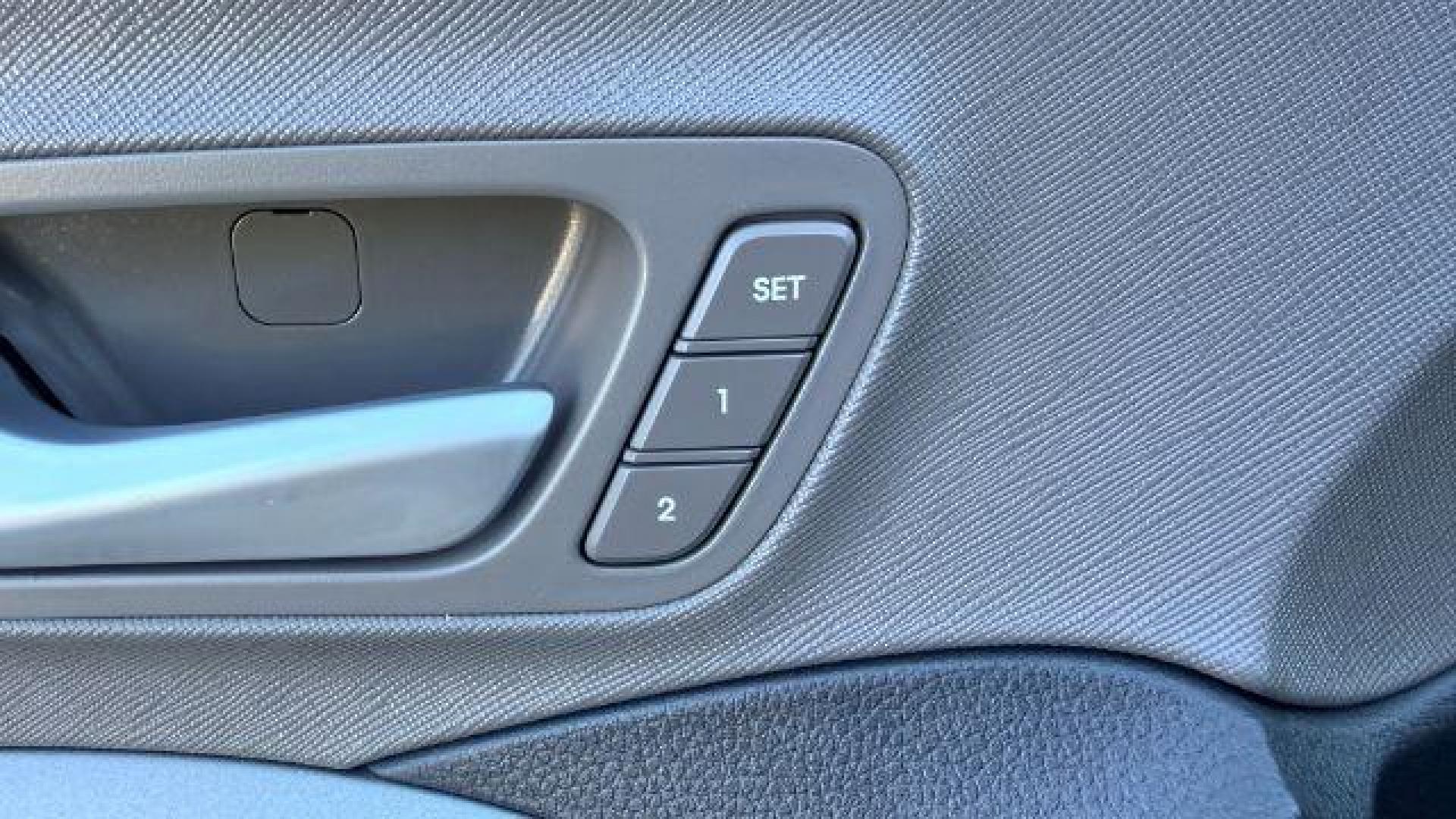 2014 Gray Hyundai Santa Fe Sport 2.4L (5XYZU3LB9EG) with an Theta II 2.4L I-4 ga engine, located at 1806 Veterans Memorial Hwy SW, Austell, GA, 30168, (770) 944-9558, 33.817959, -84.606987 - Photo#10