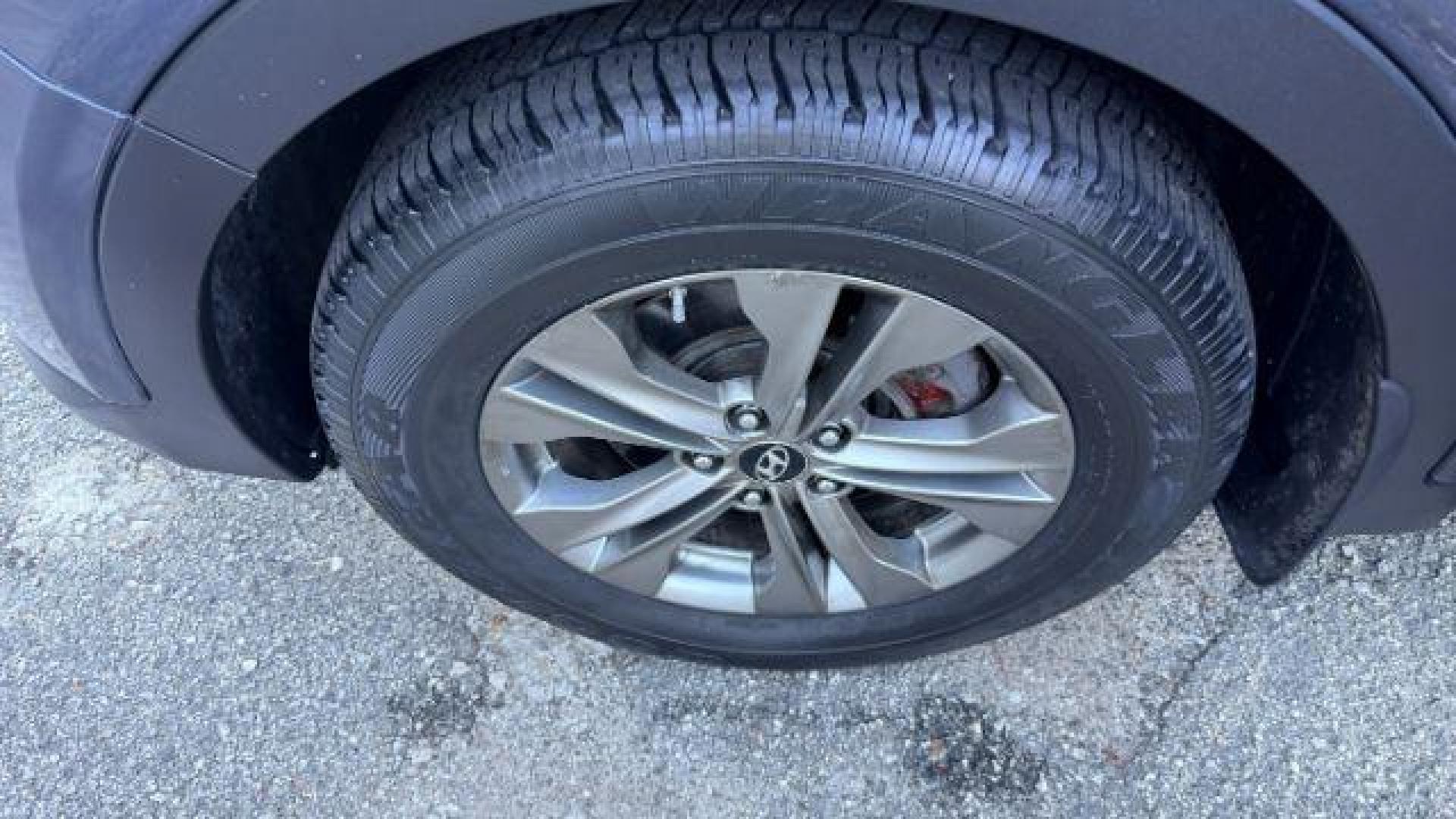 2014 Gray Hyundai Santa Fe Sport 2.4L (5XYZU3LB9EG) with an Theta II 2.4L I-4 ga engine, located at 1806 Veterans Memorial Hwy SW, Austell, GA, 30168, (770) 944-9558, 33.817959, -84.606987 - Photo#16