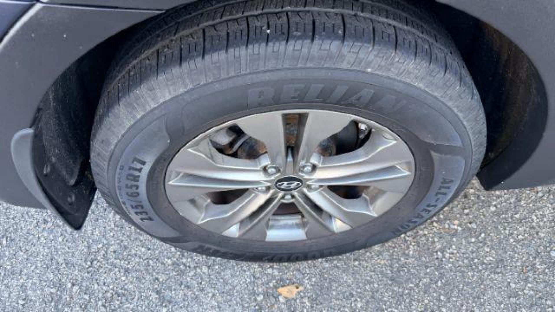 2014 Gray Hyundai Santa Fe Sport 2.4L (5XYZU3LB9EG) with an Theta II 2.4L I-4 ga engine, located at 1806 Veterans Memorial Hwy SW, Austell, GA, 30168, (770) 944-9558, 33.817959, -84.606987 - Photo#18