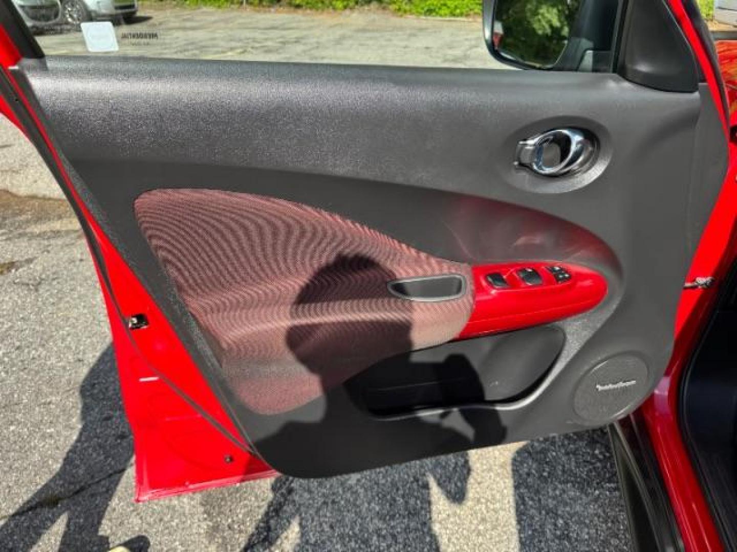 2015 Red Nissan Juke SV (JN8AF5MR5FT) with an 1.6L I-4 gasoline direct injection engine, located at 1806 Veterans Memorial Hwy SW, Austell, GA, 30168, (770) 944-9558, 33.817959, -84.606987 - Photo#7