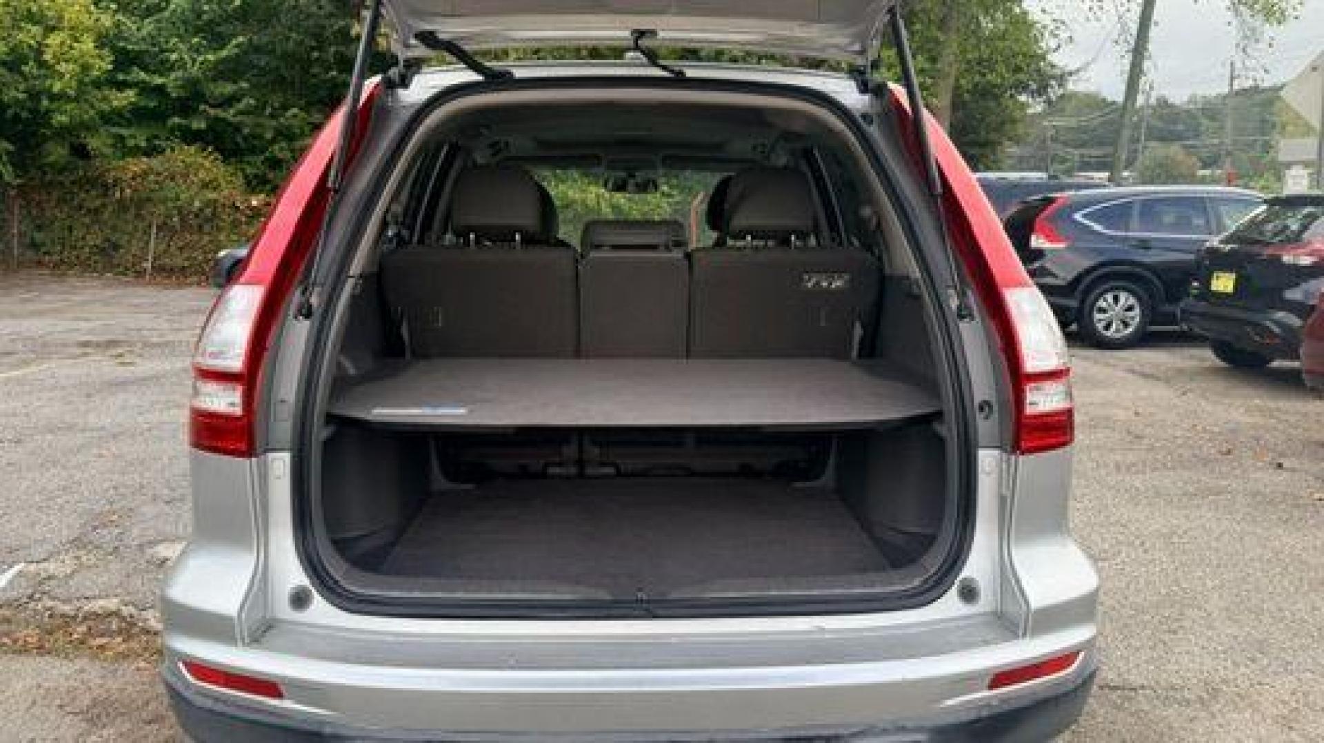 2011 Silver Honda CR-V EX-L (JHLRE3H75BC) with an 2.4L I-4 DOHC engine, located at 1806 Veterans Memorial Hwy SW, Austell, GA, 30168, (770) 944-9558, 33.817959, -84.606987 - Photo#6