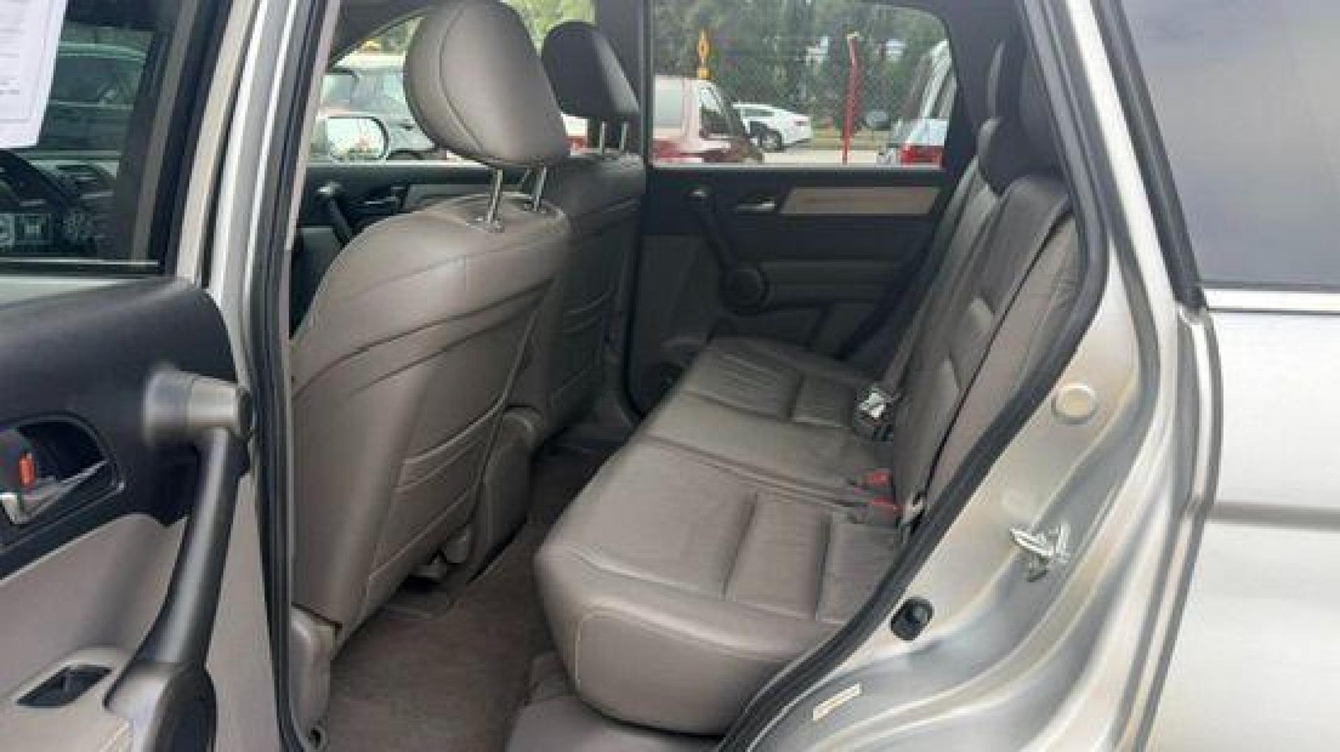2011 Silver Honda CR-V EX-L (JHLRE3H75BC) with an 2.4L I-4 DOHC engine, located at 1806 Veterans Memorial Hwy SW, Austell, GA, 30168, (770) 944-9558, 33.817959, -84.606987 - Photo#7
