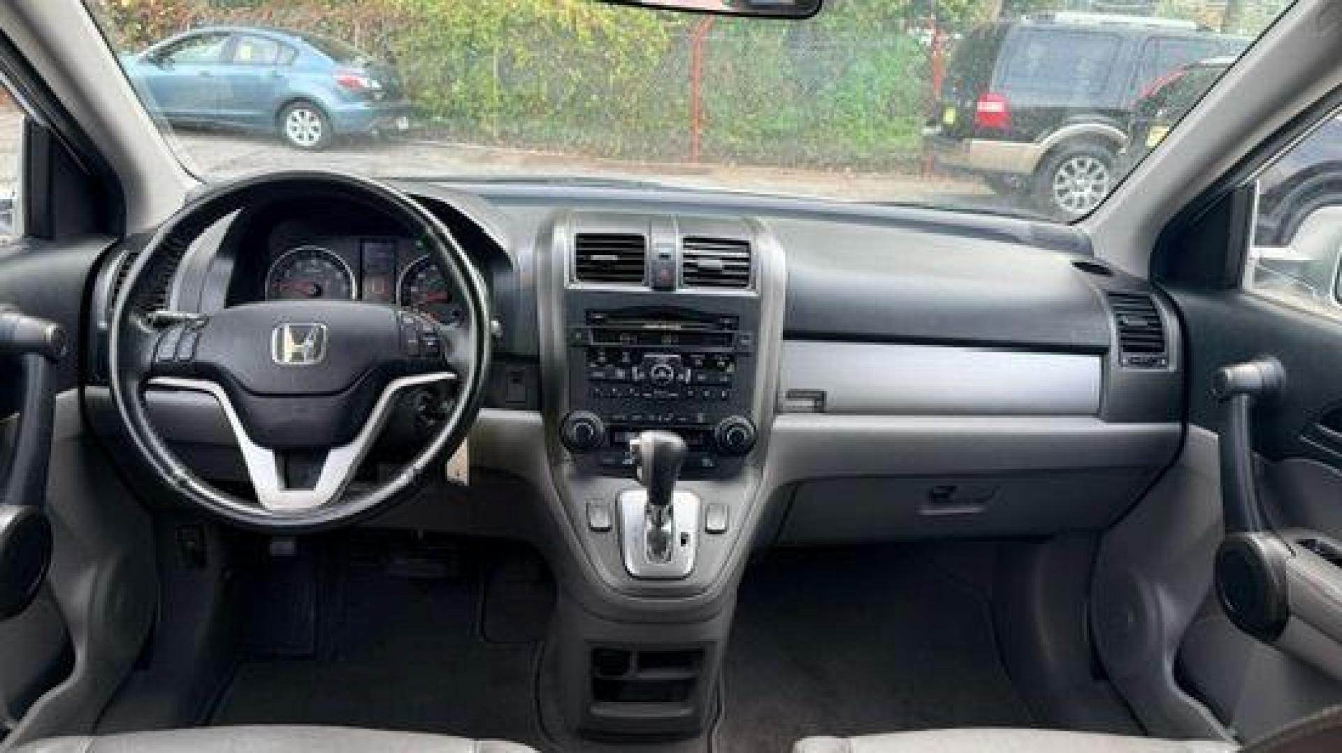 2011 Silver Honda CR-V EX-L (JHLRE3H75BC) with an 2.4L I-4 DOHC engine, located at 1806 Veterans Memorial Hwy SW, Austell, GA, 30168, (770) 944-9558, 33.817959, -84.606987 - Photo#8