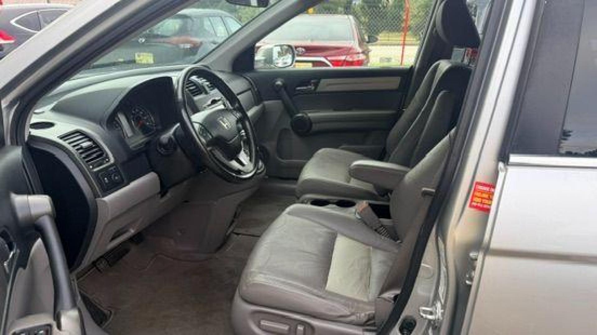 2011 Silver Honda CR-V EX-L (JHLRE3H75BC) with an 2.4L I-4 DOHC engine, located at 1806 Veterans Memorial Hwy SW, Austell, GA, 30168, (770) 944-9558, 33.817959, -84.606987 - Photo#9