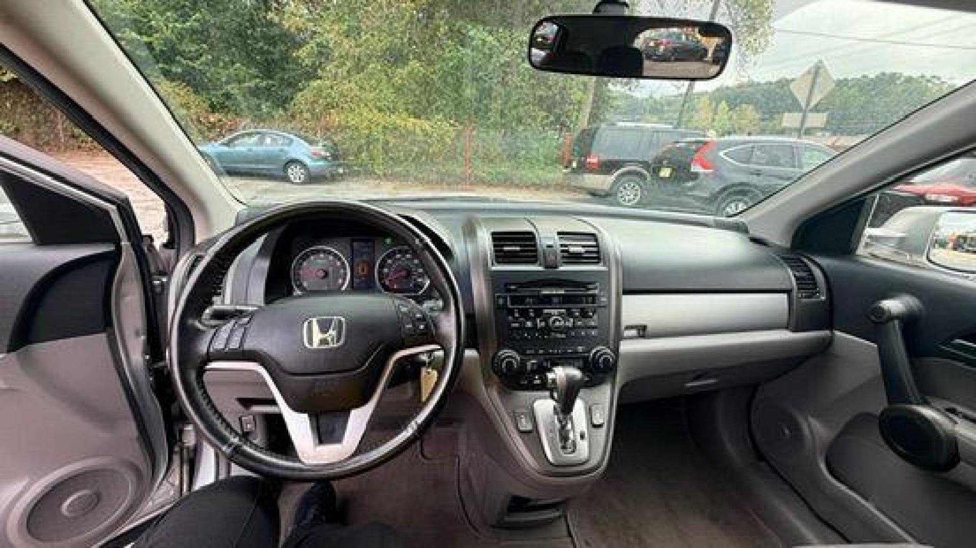 2011 Silver Honda CR-V EX-L (JHLRE3H75BC) with an 2.4L I-4 DOHC engine, located at 1806 Veterans Memorial Hwy SW, Austell, GA, 30168, (770) 944-9558, 33.817959, -84.606987 - Photo#10