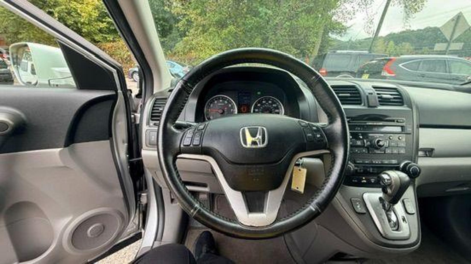2011 Silver Honda CR-V EX-L (JHLRE3H75BC) with an 2.4L I-4 DOHC engine, located at 1806 Veterans Memorial Hwy SW, Austell, GA, 30168, (770) 944-9558, 33.817959, -84.606987 - Photo#12