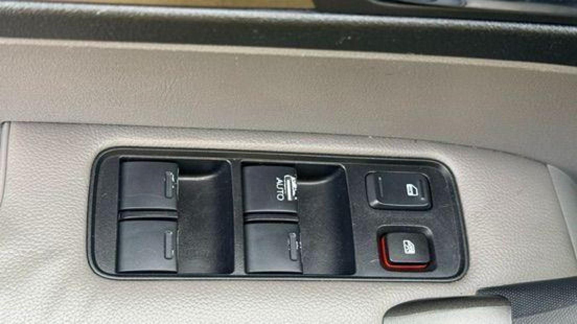 2011 Silver Honda CR-V EX-L (JHLRE3H75BC) with an 2.4L I-4 DOHC engine, located at 1806 Veterans Memorial Hwy SW, Austell, GA, 30168, (770) 944-9558, 33.817959, -84.606987 - Photo#13