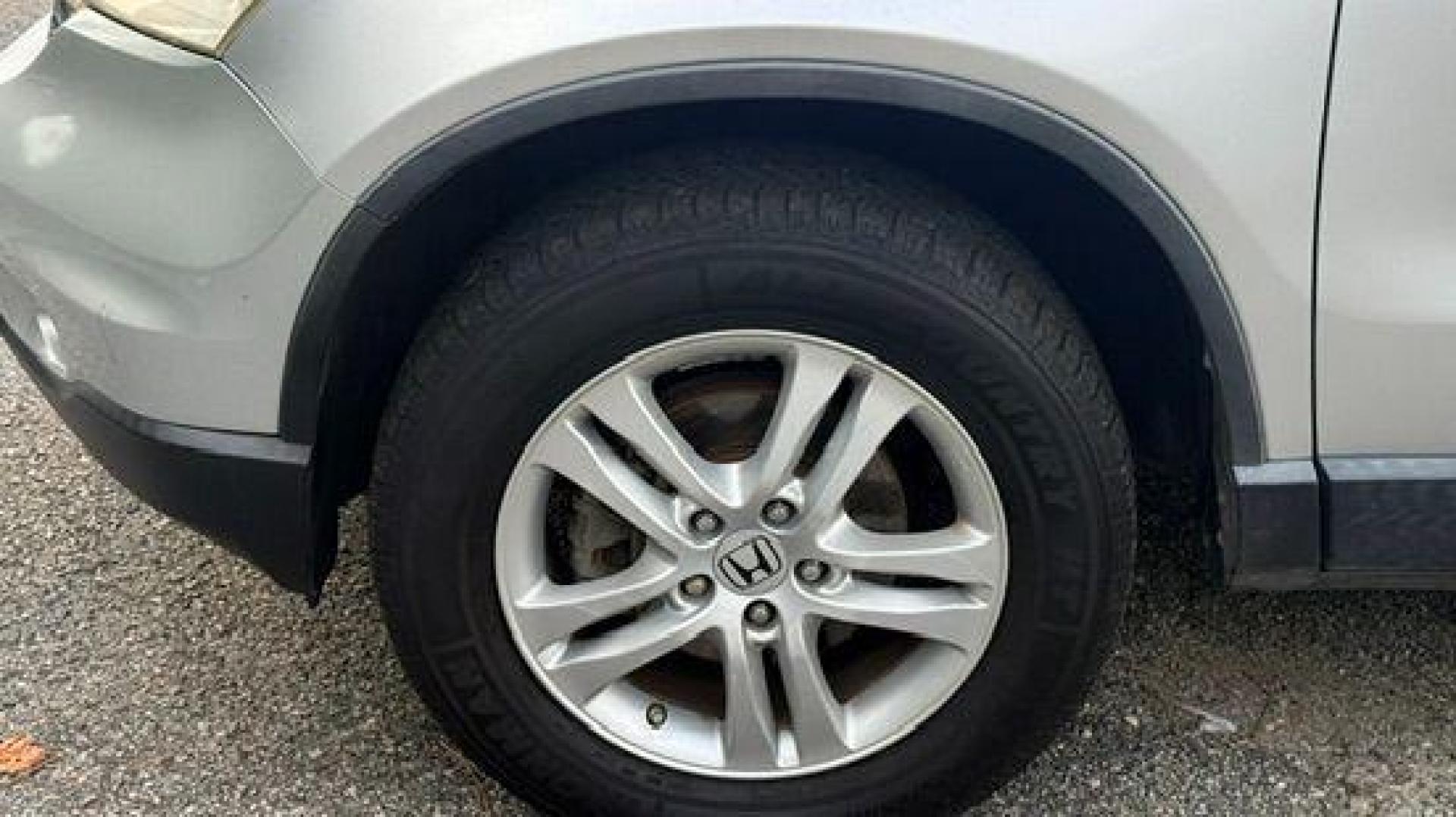 2011 Silver Honda CR-V EX-L (JHLRE3H75BC) with an 2.4L I-4 DOHC engine, located at 1806 Veterans Memorial Hwy SW, Austell, GA, 30168, (770) 944-9558, 33.817959, -84.606987 - Photo#18