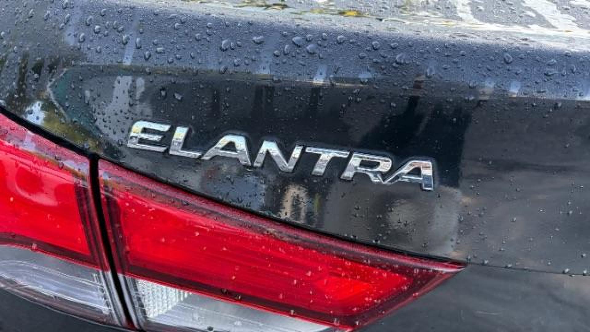 2016 Black Hyundai Elantra SE (5NPDH4AE5GH) with an Nu 1.8L I-4 DOHC engine, located at 1806 Veterans Memorial Hwy SW, Austell, GA, 30168, (770) 944-9558, 33.817959, -84.606987 - Photo#9