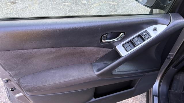 2014 Gray Nissan Murano S (JN8AZ1MU5EW) with an 3.5L V-6 DOHC engine, located at 1806 Veterans Memorial Hwy SW, Austell, GA, 30168, (770) 944-9558, 33.817959, -84.606987 - Photo#11