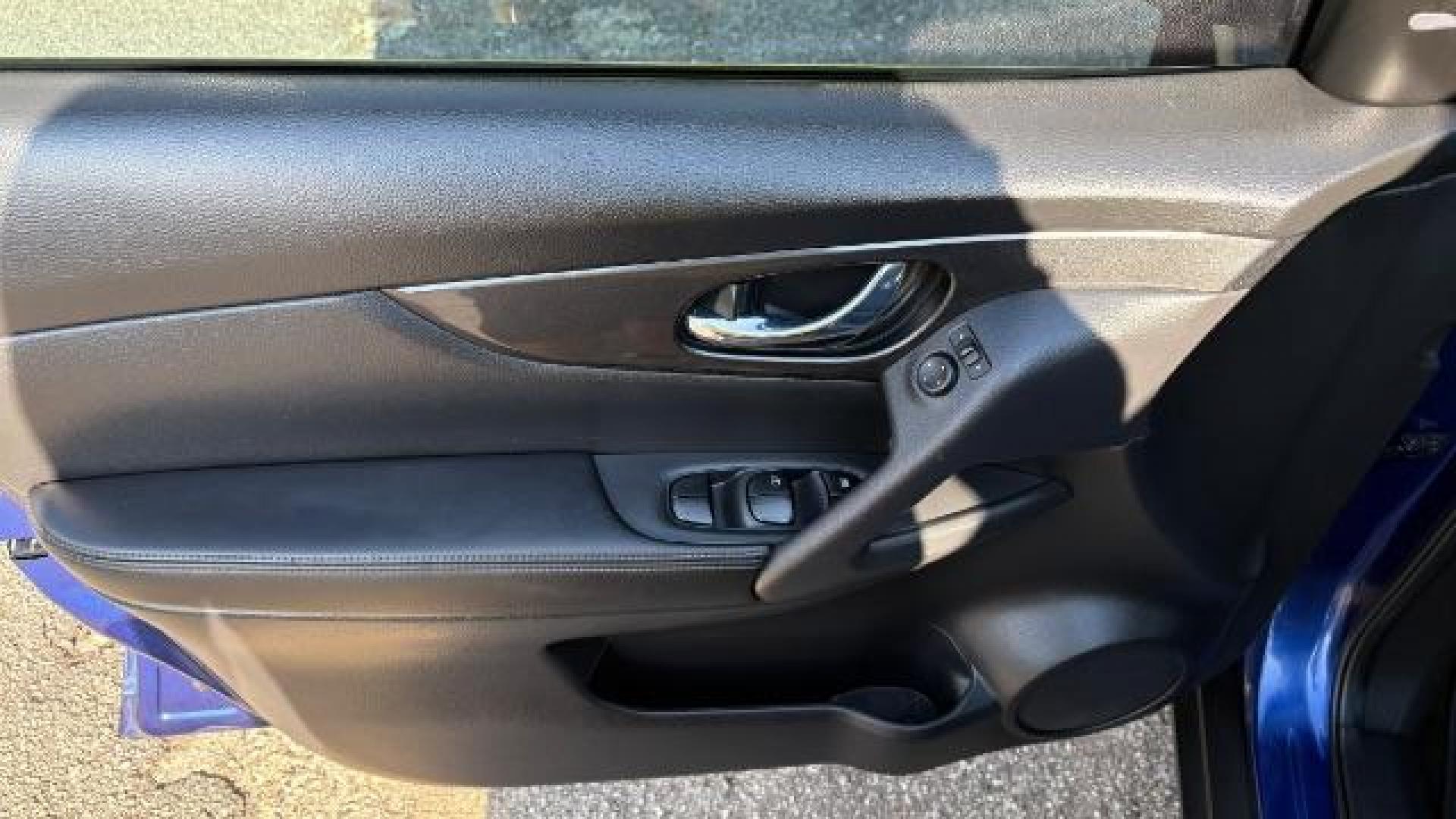 2017 Blue Nissan Rogue SV (JN8AT2MT5HW) with an 2.5L I-4 DOHC engine, located at 1806 Veterans Memorial Hwy SW, Austell, GA, 30168, (770) 944-9558, 33.817959, -84.606987 - Photo#6
