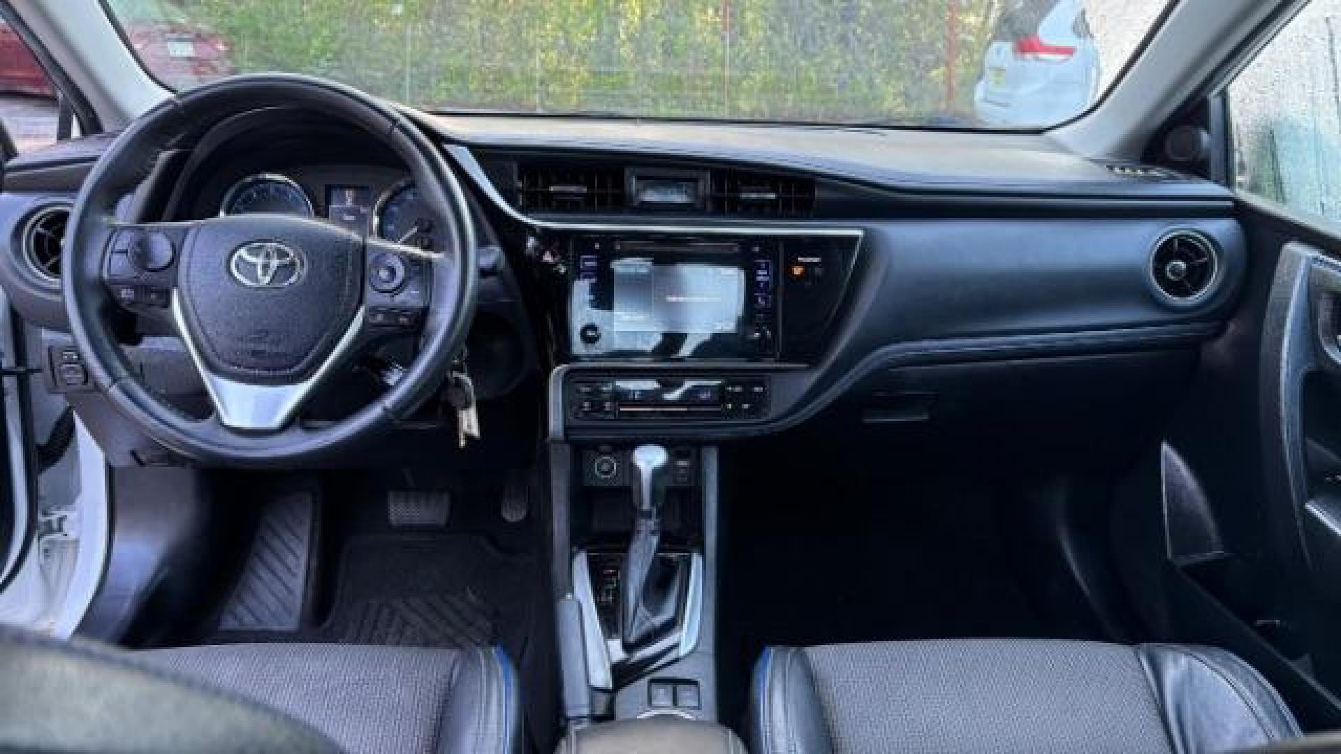 2017 White Toyota Corolla SE (5YFBURHE6HP) with an 1.8L I-4 DOHC engine, located at 1806 Veterans Memorial Hwy SW, Austell, GA, 30168, (770) 944-9558, 33.817959, -84.606987 - Photo#10