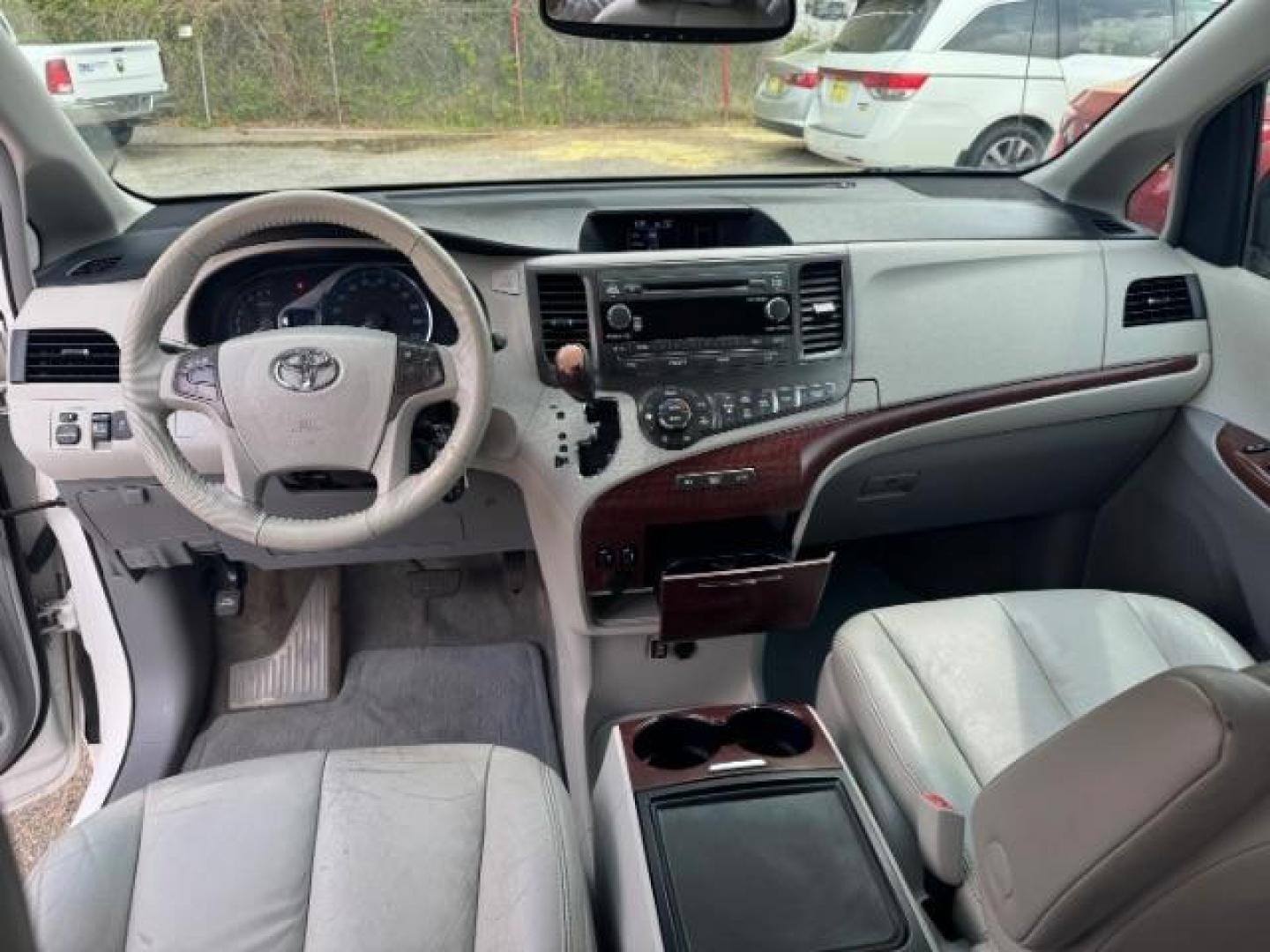 2013 White Toyota Sienna XLE V6 7 Passenger Auto Access Seat (5TDYK3DC4DS) with an 3.5L V-6 DOHC engine, located at 1806 Veterans Memorial Hwy SW, Austell, GA, 30168, (770) 944-9558, 33.817959, -84.606987 - Photo#10