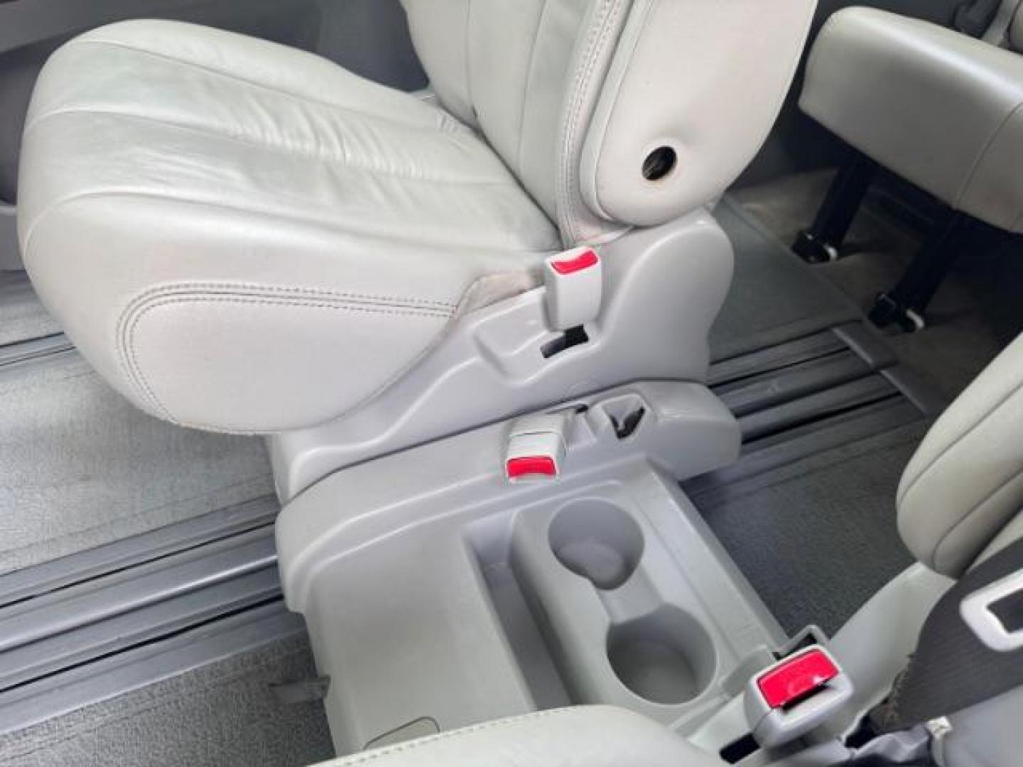 2013 White Toyota Sienna XLE V6 7 Passenger Auto Access Seat (5TDYK3DC4DS) with an 3.5L V-6 DOHC engine, located at 1806 Veterans Memorial Hwy SW, Austell, GA, 30168, (770) 944-9558, 33.817959, -84.606987 - Photo#12