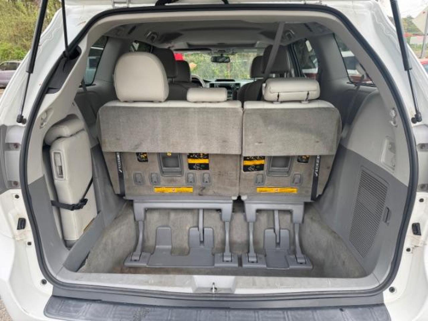 2013 White Toyota Sienna XLE V6 7 Passenger Auto Access Seat (5TDYK3DC4DS) with an 3.5L V-6 DOHC engine, located at 1806 Veterans Memorial Hwy SW, Austell, GA, 30168, (770) 944-9558, 33.817959, -84.606987 - Photo#13