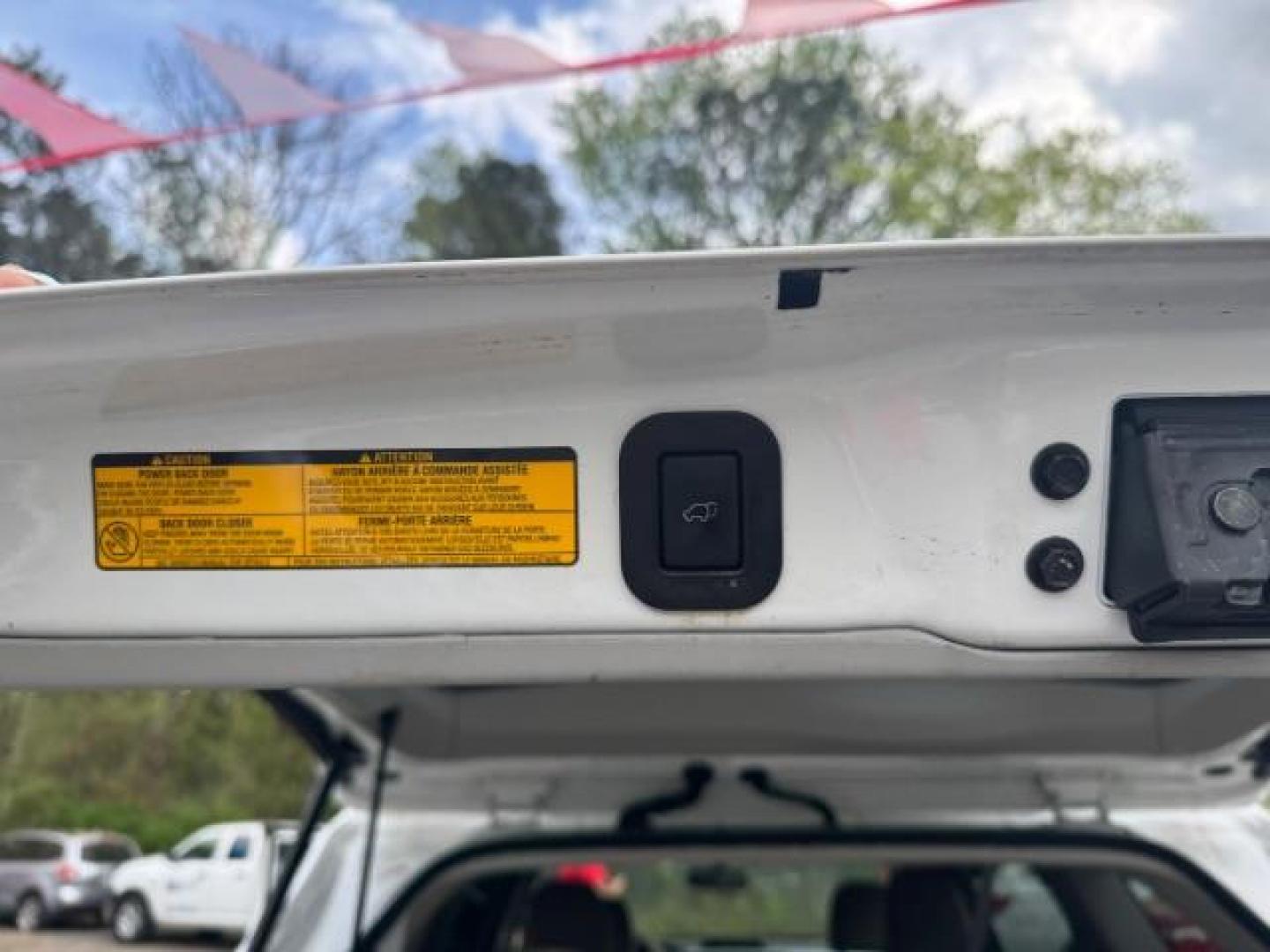 2013 White Toyota Sienna XLE V6 7 Passenger Auto Access Seat (5TDYK3DC4DS) with an 3.5L V-6 DOHC engine, located at 1806 Veterans Memorial Hwy SW, Austell, GA, 30168, (770) 944-9558, 33.817959, -84.606987 - Photo#14