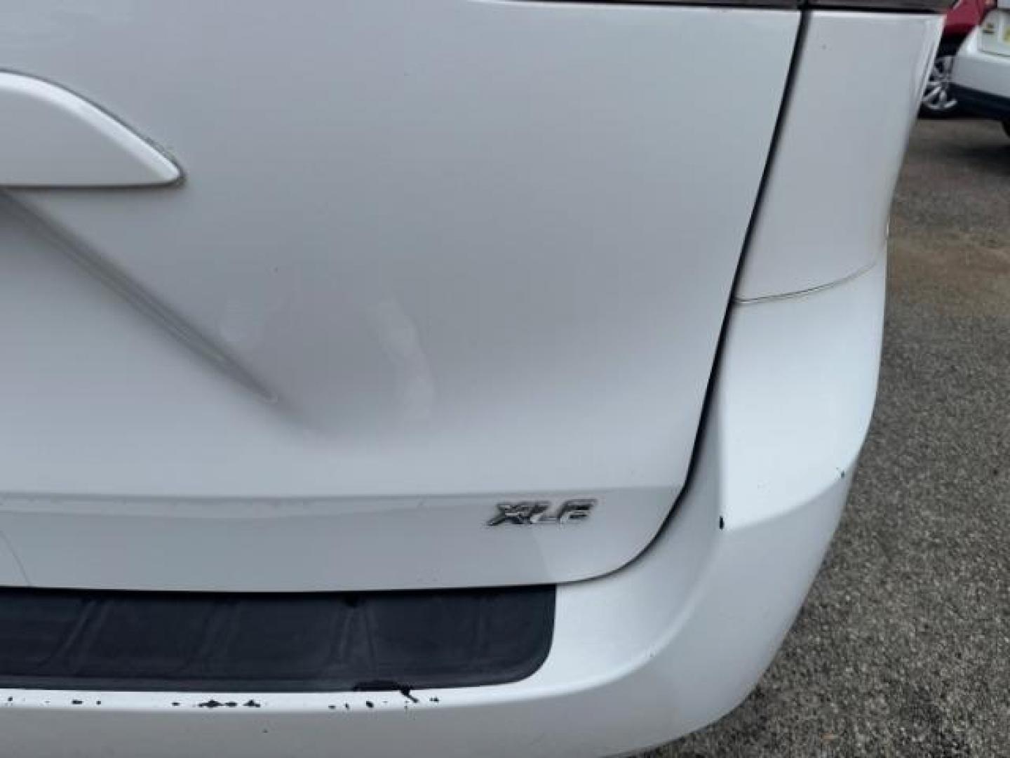 2013 White Toyota Sienna XLE V6 7 Passenger Auto Access Seat (5TDYK3DC4DS) with an 3.5L V-6 DOHC engine, located at 1806 Veterans Memorial Hwy SW, Austell, GA, 30168, (770) 944-9558, 33.817959, -84.606987 - Photo#15