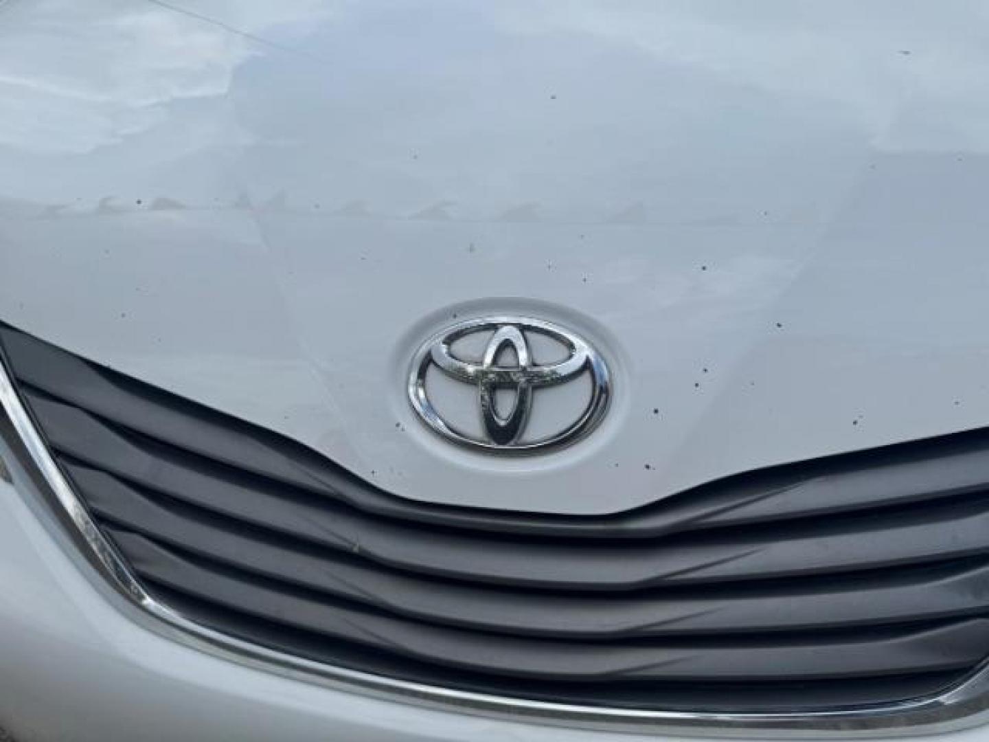 2013 White Toyota Sienna XLE V6 7 Passenger Auto Access Seat (5TDYK3DC4DS) with an 3.5L V-6 DOHC engine, located at 1806 Veterans Memorial Hwy SW, Austell, GA, 30168, (770) 944-9558, 33.817959, -84.606987 - Photo#16