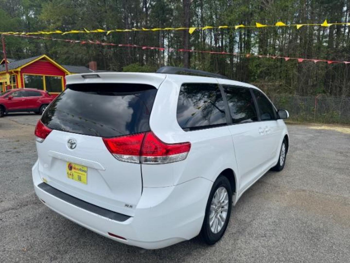 2013 White Toyota Sienna XLE V6 7 Passenger Auto Access Seat (5TDYK3DC4DS) with an 3.5L V-6 DOHC engine, located at 1806 Veterans Memorial Hwy SW, Austell, GA, 30168, (770) 944-9558, 33.817959, -84.606987 - Photo#3