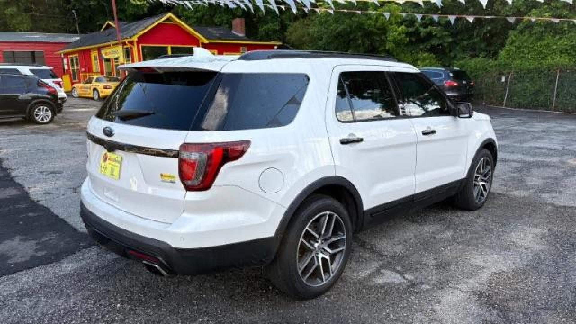 2016 White Ford Explorer Sport (1FM5K8GT3GG) with an EcoBoost 3.5L V-6 gasoline direct injection engine, located at 1806 Veterans Memorial Hwy SW, Austell, GA, 30168, (770) 944-9558, 33.817959, -84.606987 - Photo#3