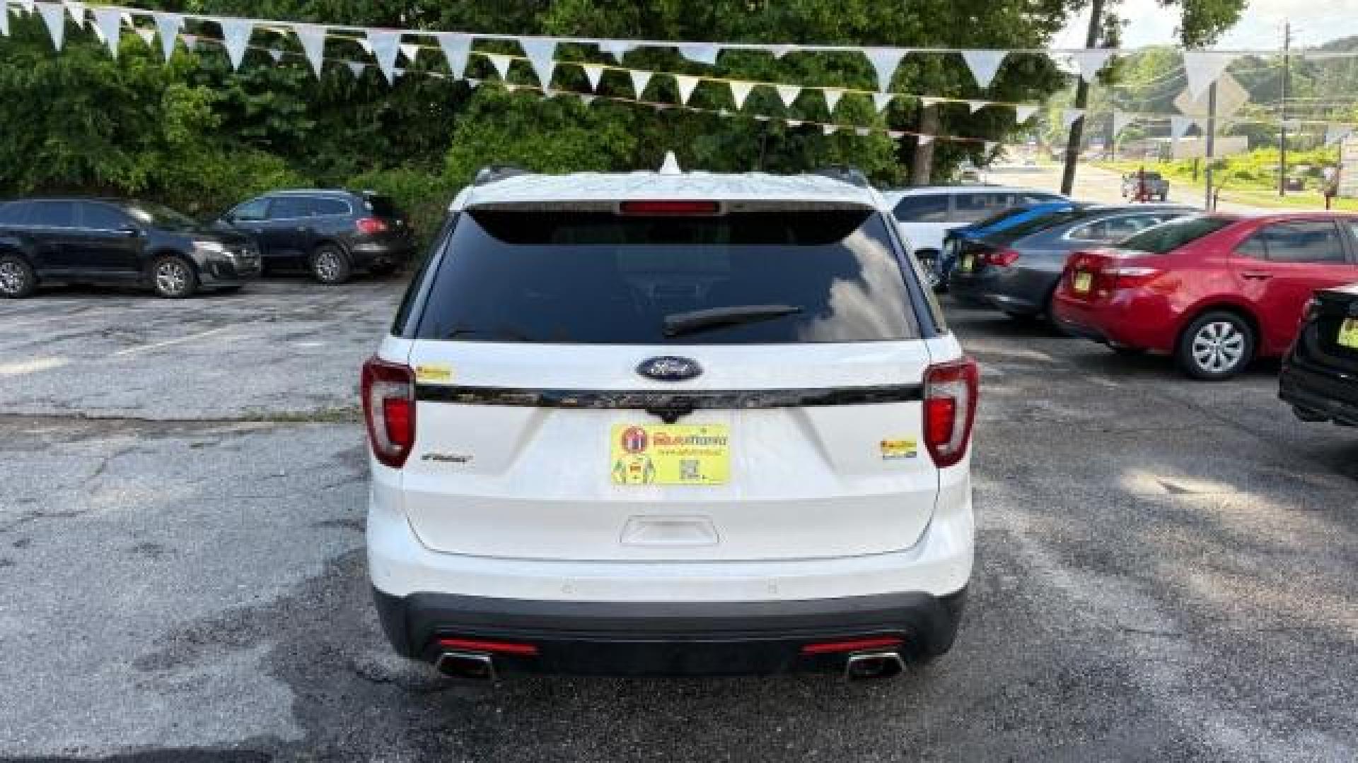 2016 White Ford Explorer Sport (1FM5K8GT3GG) with an EcoBoost 3.5L V-6 gasoline direct injection engine, located at 1806 Veterans Memorial Hwy SW, Austell, GA, 30168, (770) 944-9558, 33.817959, -84.606987 - Photo#4
