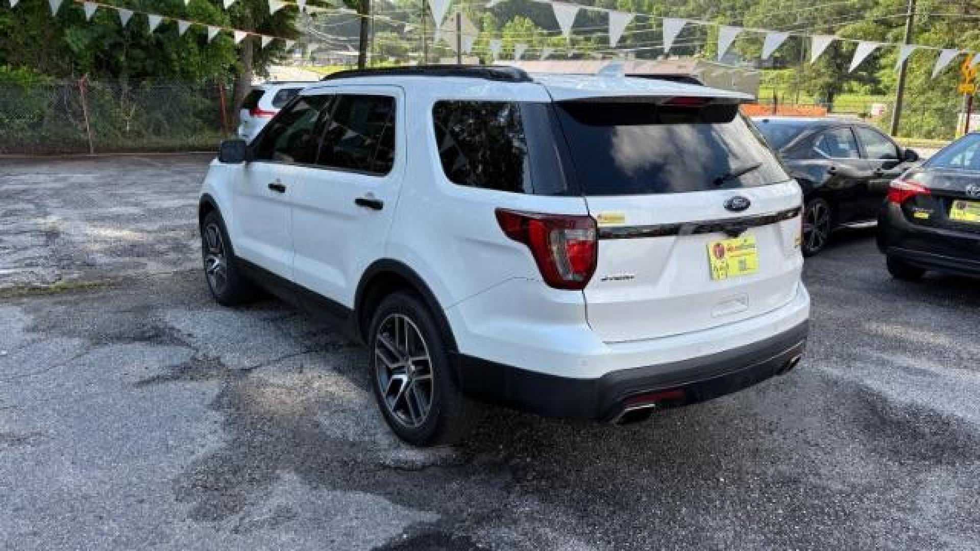2016 White Ford Explorer Sport (1FM5K8GT3GG) with an EcoBoost 3.5L V-6 gasoline direct injection engine, located at 1806 Veterans Memorial Hwy SW, Austell, GA, 30168, (770) 944-9558, 33.817959, -84.606987 - Photo#5