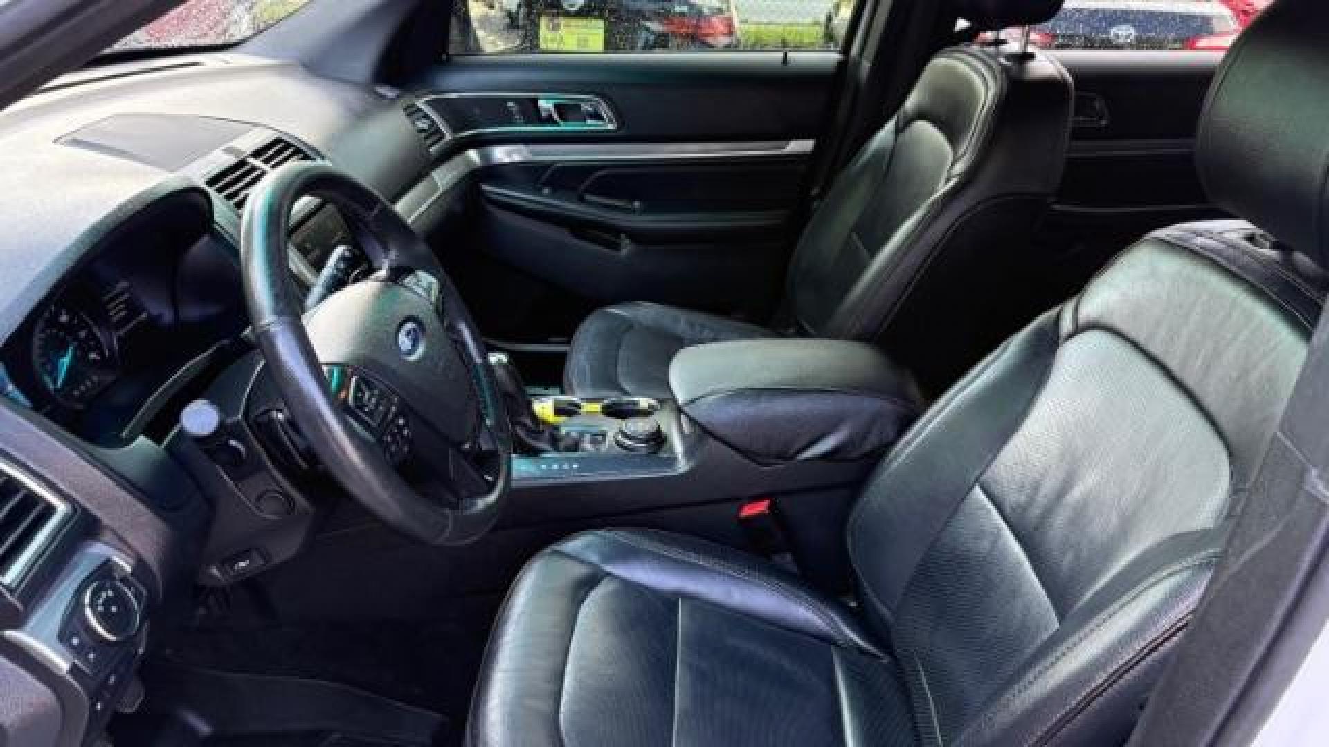 2016 White Ford Explorer Sport (1FM5K8GT3GG) with an EcoBoost 3.5L V-6 gasoline direct injection engine, located at 1806 Veterans Memorial Hwy SW, Austell, GA, 30168, (770) 944-9558, 33.817959, -84.606987 - Photo#12