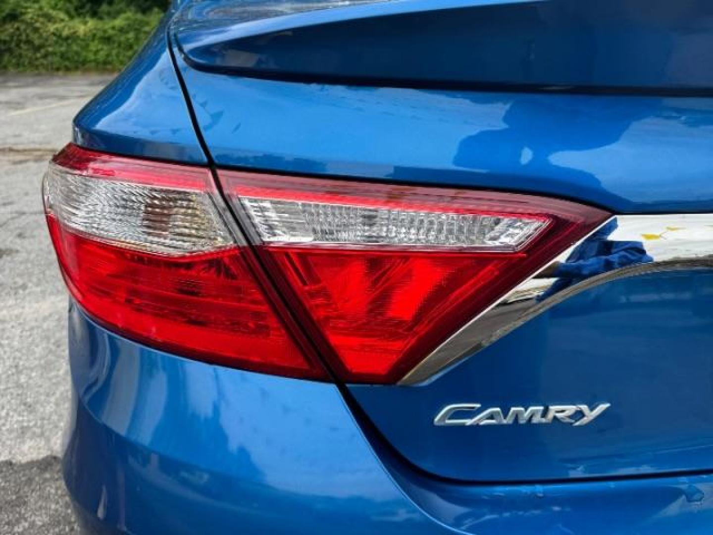 2017 Blue Toyota Camry SE (4T1BF1FKXHU) with an 2.5L I-4 DOHC engine, located at 1806 Veterans Memorial Hwy SW, Austell, GA, 30168, (770) 944-9558, 33.817959, -84.606987 - Photo#17
